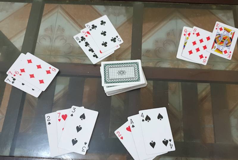 Tráo bài: Kỹ thuật bịp trong chia bài 3 cây